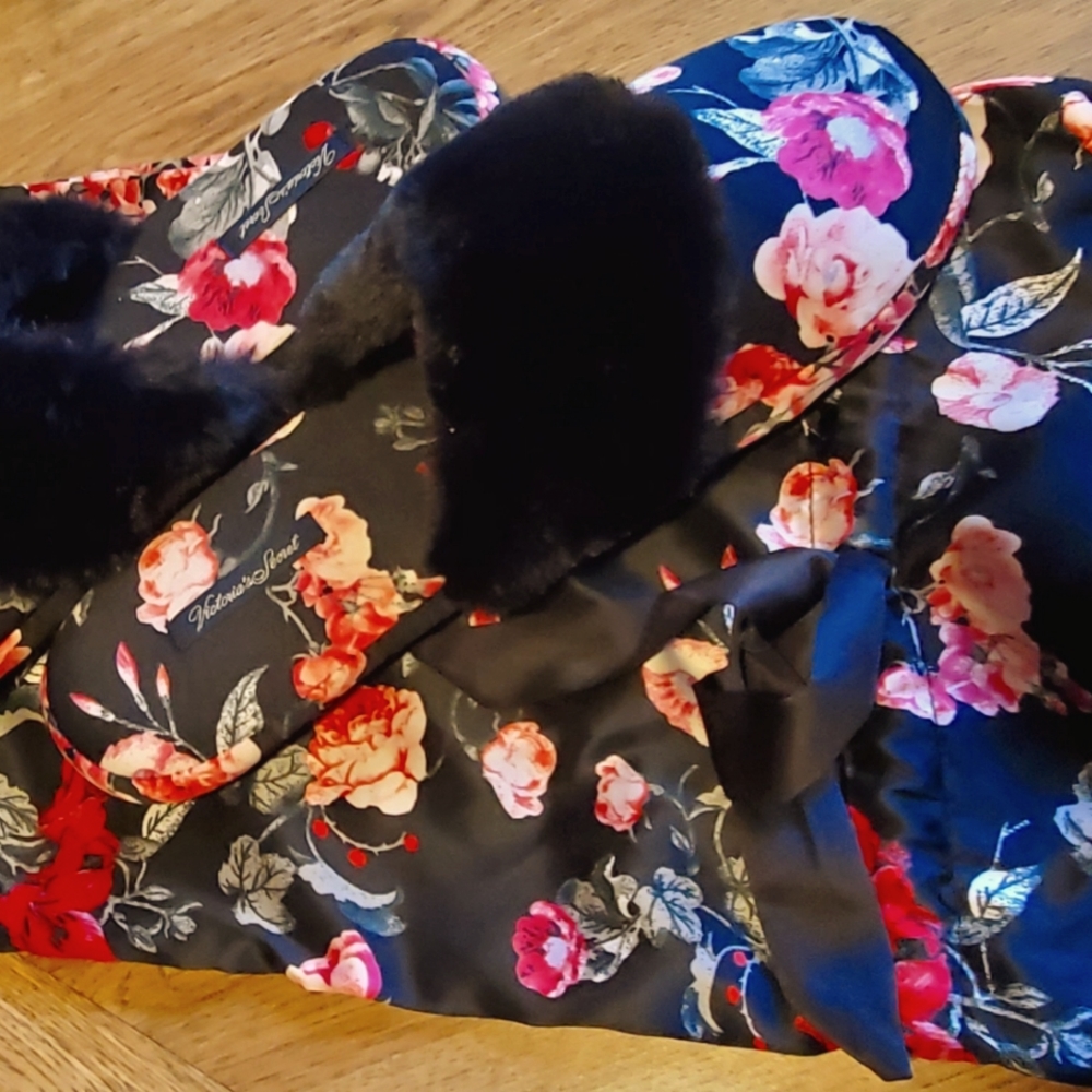 Victoria Secret Slippers LG